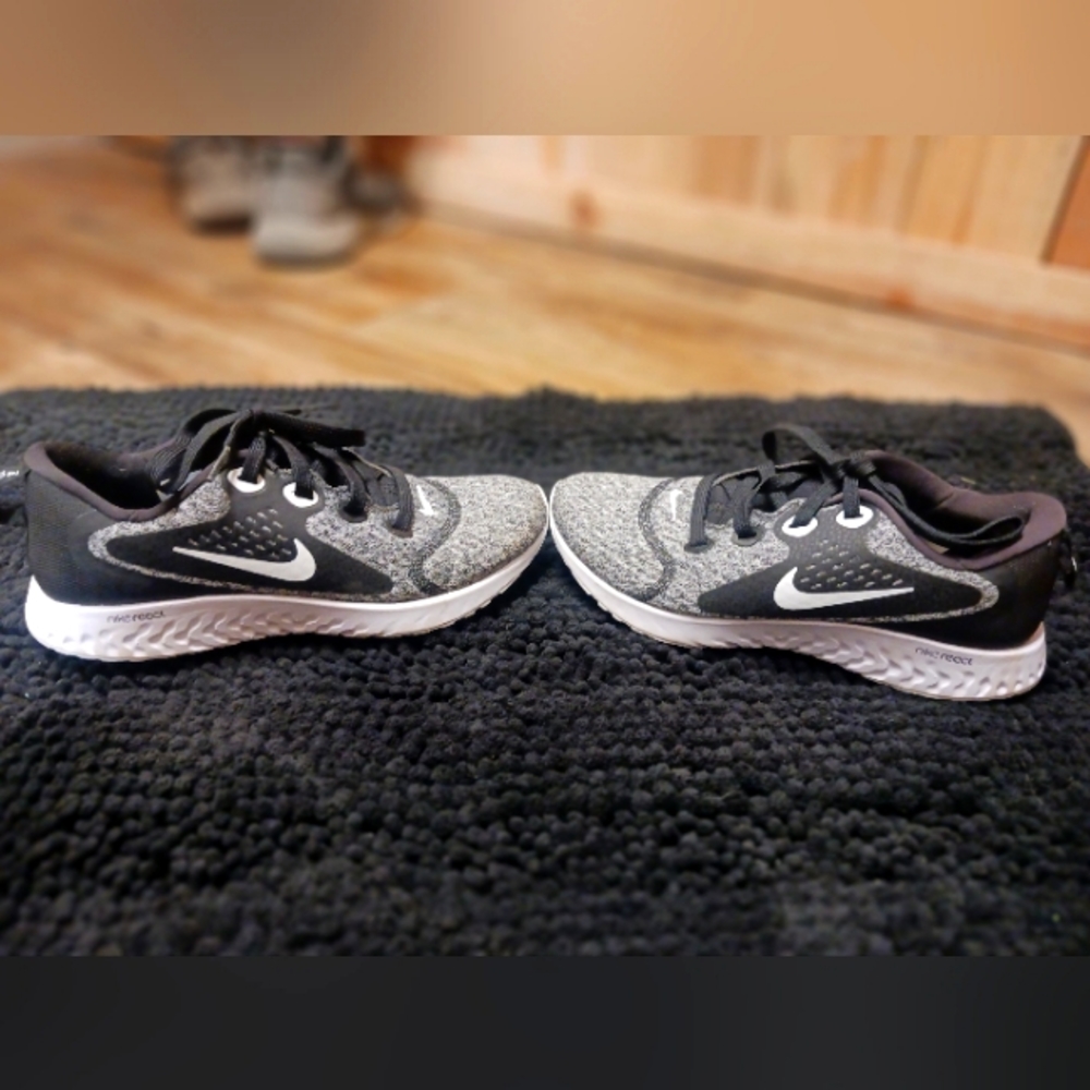 NIKE React Sneakers